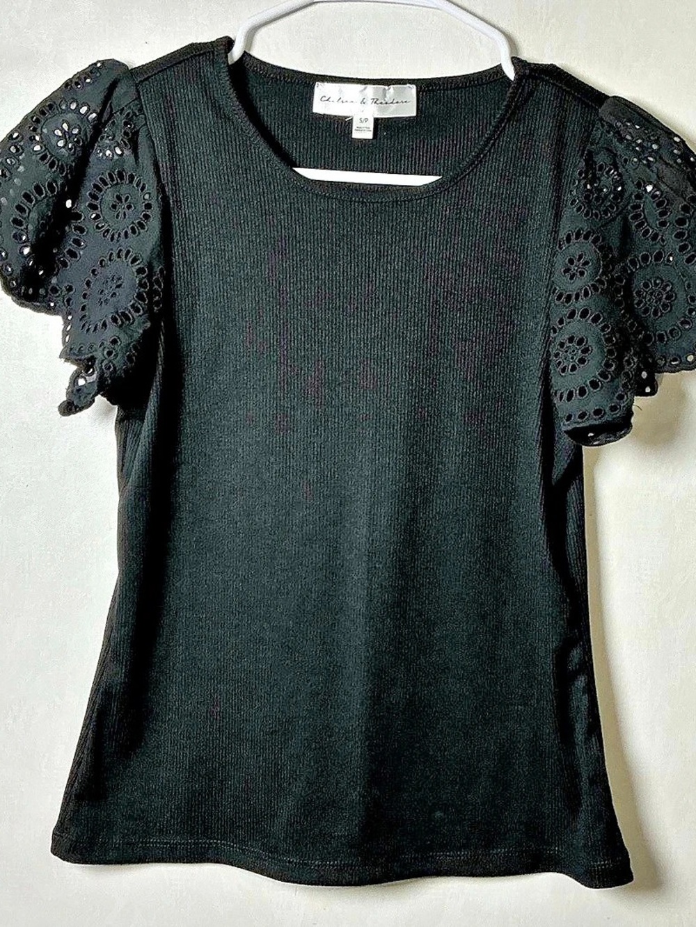 Chelsea & Trisdors Eyelet Sleeve Top in Black Size Small Like New
